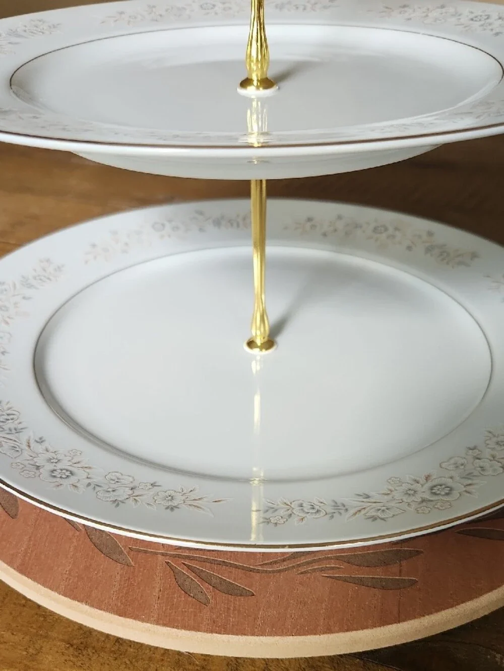 Elegant 3-Tier Gold and White Vintage Porcelain Serving Stand